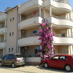 apartments-angie-biograd-na-moru.hotelinzadar.com/