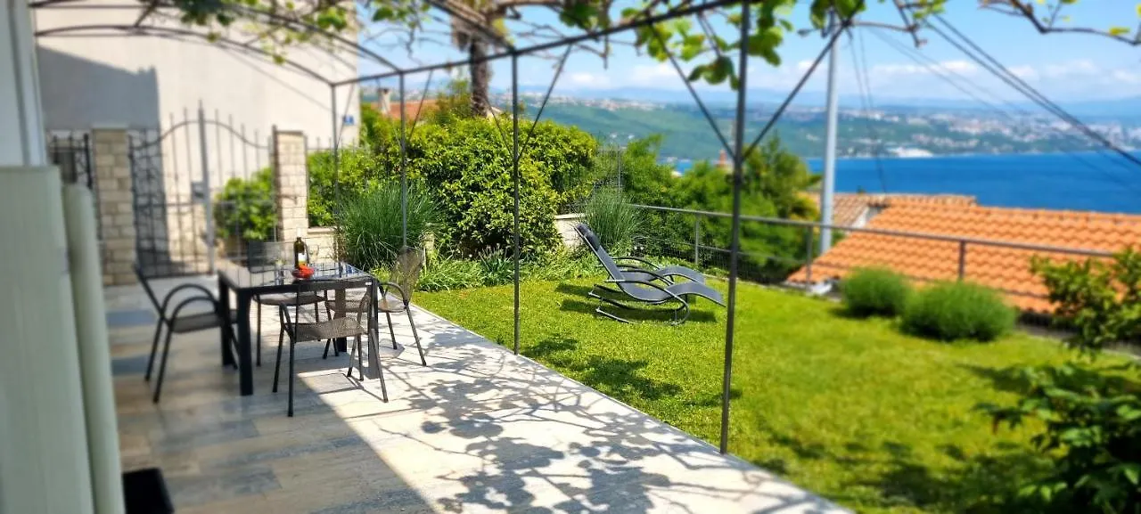Apartments Anamarija Opatija 0*,
